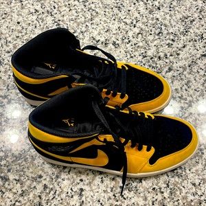 Jordan 1’s Mid Love size 9.5